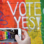 Murales LGBT ripreso tramite smartphone