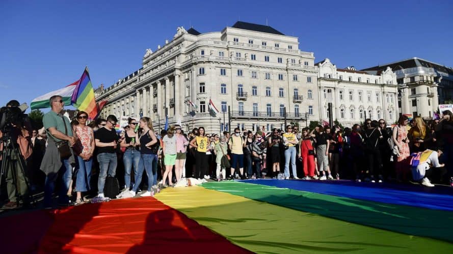 Ungheria, la legge contro la propaganda gay finisce davanti alla Corte Ue