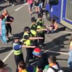 polizia balla la macarena al gay pride